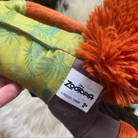 ZOOTOPIA Disney Nick Wilde Talking 11” Plush Fox - Picture 7 of 11